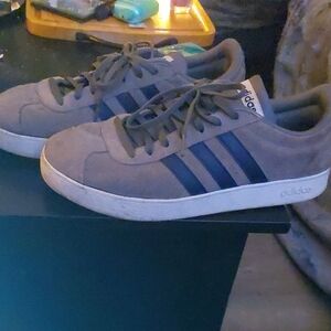 Adidas Men's Grey Sueud Sneakers With Dark Blue Stripes.